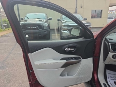 Used 2019  Jeep Cherokee 4d SUV 4WD Limited 3&period;2L at City Wide Auto Credit near Toledo&comma; OH