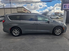 Used 2022  Chrysler Pacifica Touring AWD at City Wide Auto Credit near Toledo&comma; OH