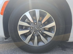 Used 2024  Chrysler Pacifica Hybrid Select FWD at City Wide Auto Credit near Toledo&comma; OH