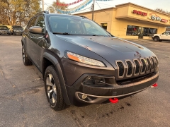 Used 2016  Jeep Cherokee 4d SUV 4WD Trailhawk V6 at City Wide Auto Credit near Toledo&comma; OH