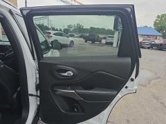 Used 2020  Jeep Cherokee 4d SUV FWD Limited 2&period;4L at City Wide Auto Credit near Toledo&comma; OH