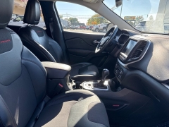 Used 2015  Jeep Cherokee 4d SUV 4WD Trailhawk at City Wide Auto Credit near Toledo, OH