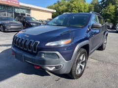 Used 2015  Jeep Cherokee 4d SUV 4WD Trailhawk at City Wide Auto Credit near Toledo, OH