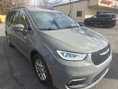 Used 2022  Chrysler Pacifica Touring AWD at City Wide Auto Credit near Toledo&comma; OH