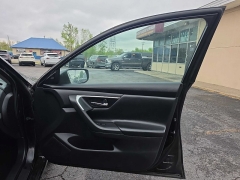 Used 2017  Nissan Altima 4d Sedan 2&period;5L at City Wide Auto Credit near Toledo&comma; OH