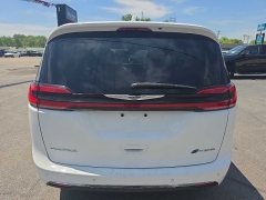 Used 2022  Chrysler Pacifica Hybrid Touring L FWD at City Wide Auto Credit near Toledo&comma; OH