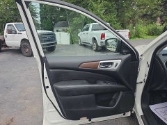 Used 2020  Nissan Pathfinder 4d SUV 4WD Platinum at City Wide Auto Credit near Toledo&comma; OH