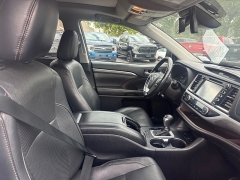 Used 2017  Toyota Highlander 4d SUV AWD Limited at City Wide Auto Credit near Toledo&comma; OH