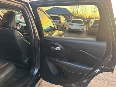 Used 2016  Jeep Cherokee 4d SUV 4WD Trailhawk V6 at City Wide Auto Credit near Toledo&comma; OH