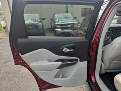 Used 2019  Jeep Cherokee 4d SUV 4WD Limited 3&period;2L at City Wide Auto Credit near Toledo&comma; OH