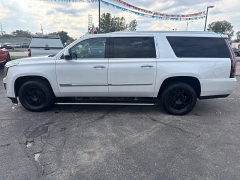 Used 2018  Cadillac Escalade ESV 4d SUV 4WD Premium Luxury at City Wide Auto Credit near Toledo&comma; OH