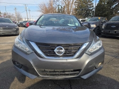 Used 2018  Nissan Altima 4d Sedan 2&period;5L SV at City Wide Auto Credit near Toledo&comma; OH