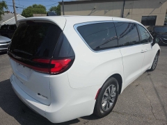 Used 2024  Chrysler Pacifica Hybrid Select FWD at City Wide Auto Credit near Toledo&comma; OH