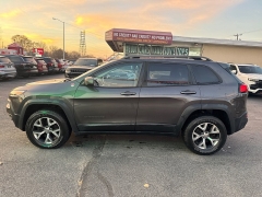Used 2016  Jeep Cherokee 4d SUV 4WD Trailhawk V6 at City Wide Auto Credit near Toledo&comma; OH