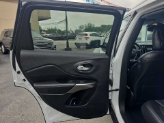 Used 2020  Jeep Cherokee 4d SUV FWD Limited 2&period;4L at City Wide Auto Credit near Toledo&comma; OH