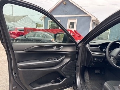 Used 2024  Jeep Grand Cherokee Laredo 4x4 at City Wide Auto Credit near Toledo&comma; OH