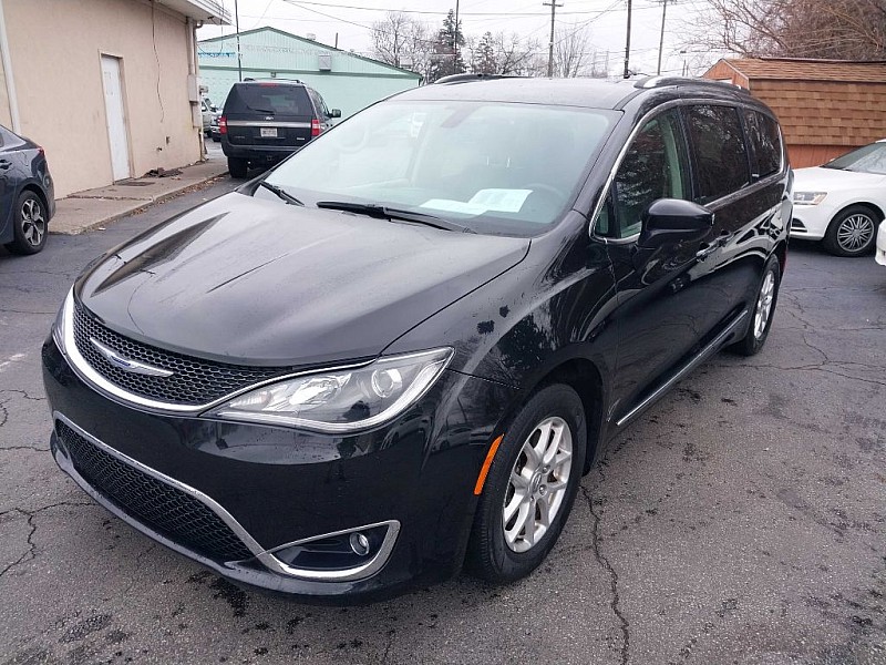 Used 2020  Chrysler Pacifica 4d Wagon Touring L at City Wide Auto Credit near Toledo, OH