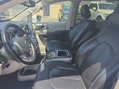 Used 2022  Chrysler Pacifica Hybrid Touring L FWD at City Wide Auto Credit near Toledo&comma; OH