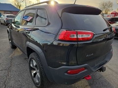 Used 2015  Jeep Cherokee 4d SUV 4WD Trailhawk V6 at City Wide Auto Credit near Toledo, OH