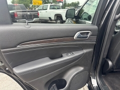 Used 2018  Jeep Grand Cherokee 4d SUV 4WD Overland V6 at City Wide Auto Credit near Toledo&comma; OH