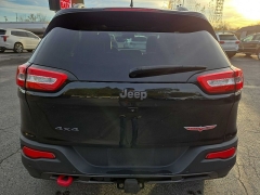 Used 2015  Jeep Cherokee 4d SUV 4WD Trailhawk V6 at City Wide Auto Credit near Toledo, OH
