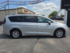Used 2023  Chrysler Pacifica Touring FWD at City Wide Auto Credit near Toledo&comma; OH
