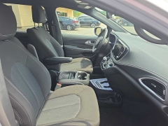 Used 2023  Chrysler Pacifica Touring FWD at City Wide Auto Credit near Toledo&comma; OH