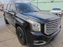Used 2020  GMC Yukon XL 4d SUV 4WD Denali at City Wide Auto Credit near Toledo&comma; OH