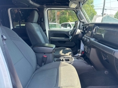 Used 2020  Jeep Gladiator Crew Cab Overland at City Wide Auto Credit near Toledo&comma; OH