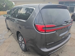 Used 2022  Chrysler Pacifica Hybrid Touring L FWD at City Wide Auto Credit near Toledo&comma; OH