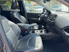 Used 2019  Jeep Cherokee 4d SUV 4WD Trailhawk Elite 3&period;2L at City Wide Auto Credit near Toledo&comma; OH