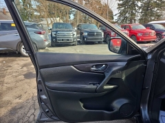 Used 2018  Nissan Rogue 4d SUV AWD SV at City Wide Auto Credit near Toledo&comma; OH