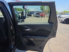 Used 2015  Jeep Cherokee 4d SUV 4WD Latitude V6 at City Wide Auto Credit near Toledo&comma; OH