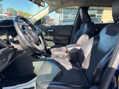 Used 2015  Jeep Cherokee 4d SUV 4WD Trailhawk at City Wide Auto Credit near Toledo, OH