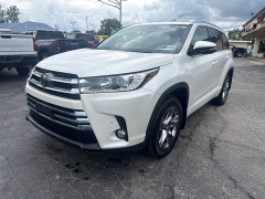 Used 2017  Toyota Highlander 4d SUV AWD Limited at City Wide Auto Credit near Toledo&comma; OH