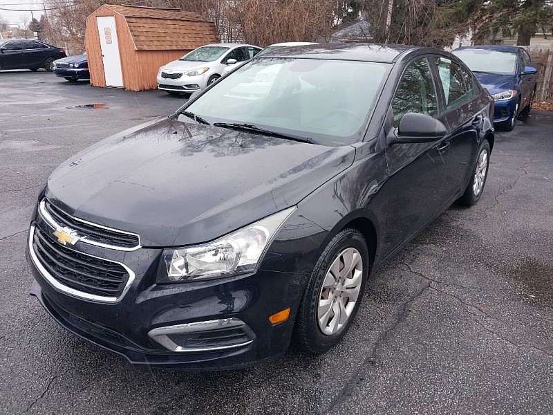 Used 2016  Chevrolet Cruze Limited 4d Sedan LS Auto at City Wide Auto Credit near Toledo, OH