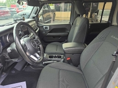 Used 2019  Jeep Wrangler Unlimited 4d SUV 4WD Sahara at City Wide Auto Credit near Toledo&comma; OH