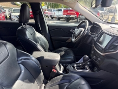 Used 2017  Jeep Cherokee 4d SUV 4WD Limited V6 at City Wide Auto Credit near Toledo&comma; OH