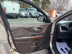 Used 2014  Jeep Cherokee 4d SUV FWD Latitude at City Wide Auto Credit near Toledo&comma; OH