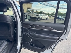 Used 2021  Jeep Grand Cherokee L Limited 4x4 at City Wide Auto Credit near Toledo&comma; OH