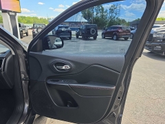 Used 2019  Jeep Cherokee 4d SUV 4WD Trailhawk 3&period;2L at City Wide Auto Credit near Toledo&comma; OH
