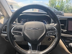 Used 2022  Chrysler Pacifica Hybrid Touring L FWD at City Wide Auto Credit near Toledo&comma; OH