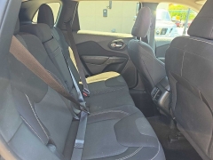 Used 2015  Jeep Cherokee 4d SUV 4WD Latitude V6 at City Wide Auto Credit near Toledo&comma; OH