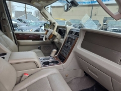 Used 2014  Lincoln Navigator 4d SUV 4WD at City Wide Auto Credit near Toledo&comma; OH