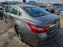 Used 2018  Nissan Altima 4d Sedan 2&period;5L SV at City Wide Auto Credit near Toledo&comma; OH