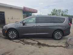 Used 2022  Chrysler Pacifica Hybrid Touring L FWD at City Wide Auto Credit near Toledo&comma; OH