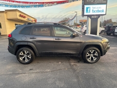 Used 2016  Jeep Cherokee 4d SUV 4WD Trailhawk V6 at City Wide Auto Credit near Toledo&comma; OH