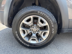 Used 2019  Jeep Cherokee 4d SUV 4WD Trailhawk Elite 3&period;2L at City Wide Auto Credit near Toledo&comma; OH