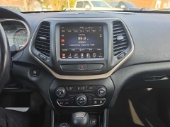 Used 2016  Jeep Cherokee 4d SUV 4WD Limited V6 at City Wide Auto Credit near Toledo&comma; OH