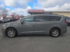 Used 2022  Chrysler Pacifica Touring AWD at City Wide Auto Credit near Toledo&comma; OH
